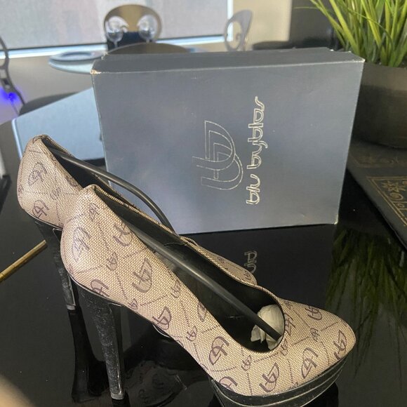 NWOT Byblos Platform Shoes - Size 6 - Picture 2 of 2